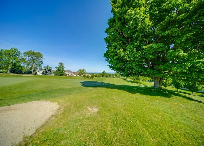 4 Mi To Lake Erie Access: Condo On The Greens