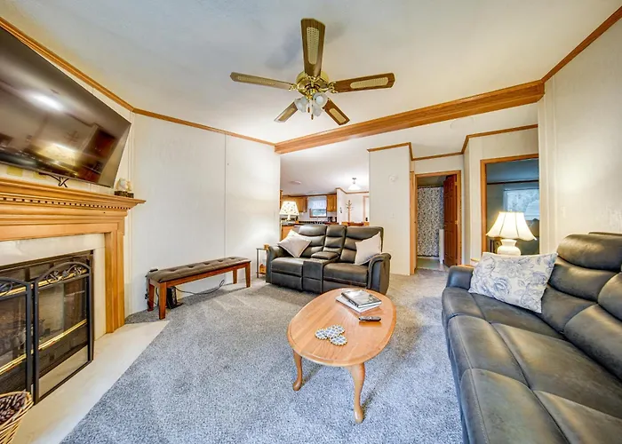 1 Mi To Lake Access: Erie Home W/ Private Backyard