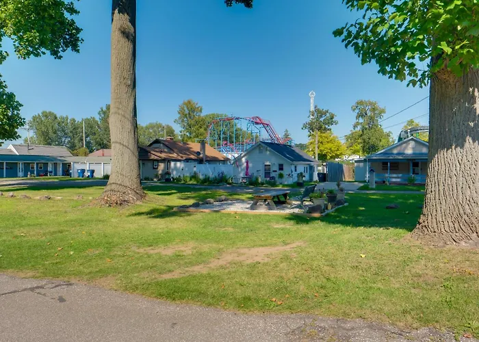 'Wishin & Fishin' Walkable Erie Home By The Beach!
